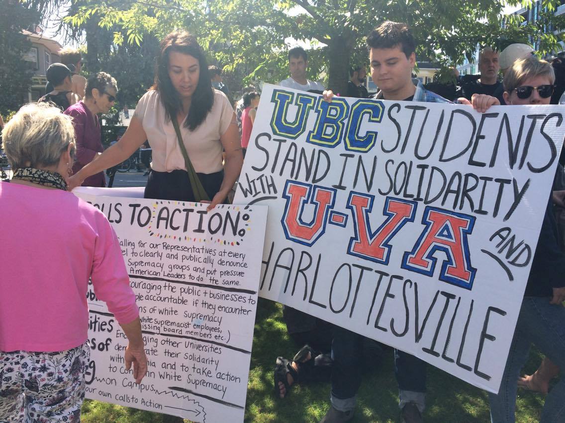 Thousands Protest Against Anti-immigration Rally Outside City Hall