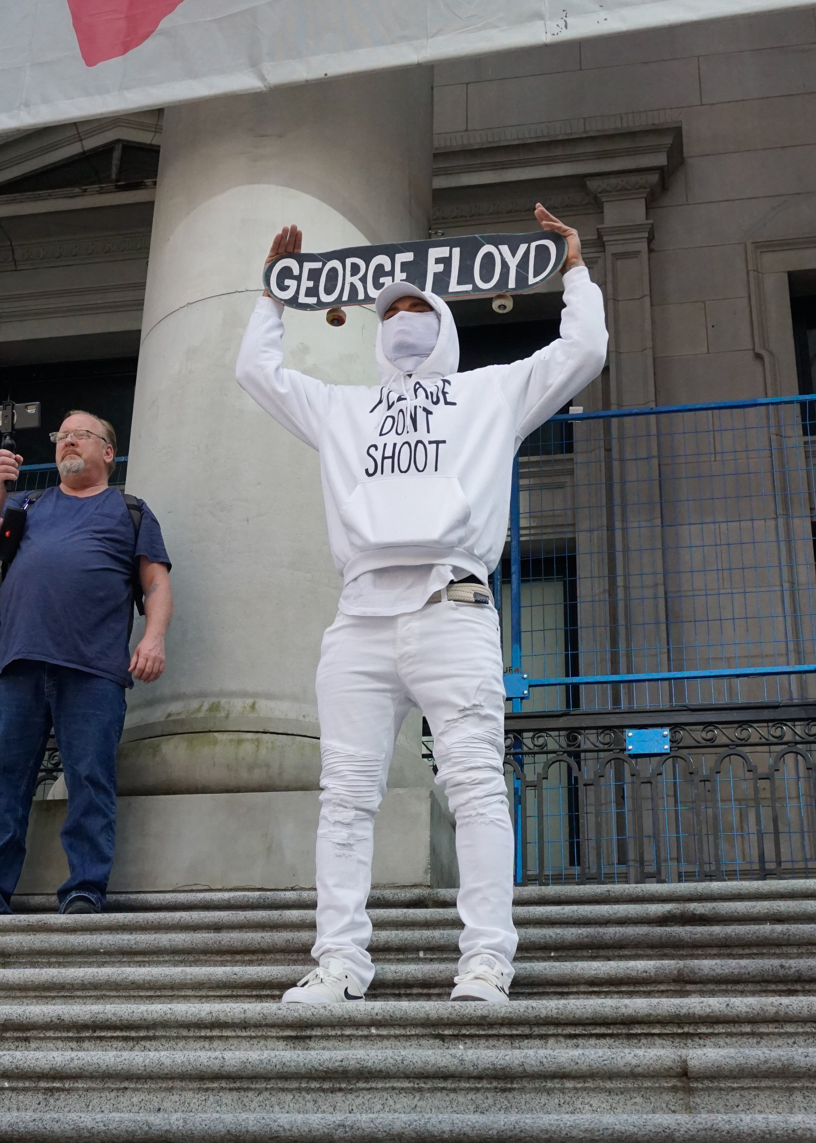 At around 5:30 p.m., protesters held a minute of silence for Floyd.